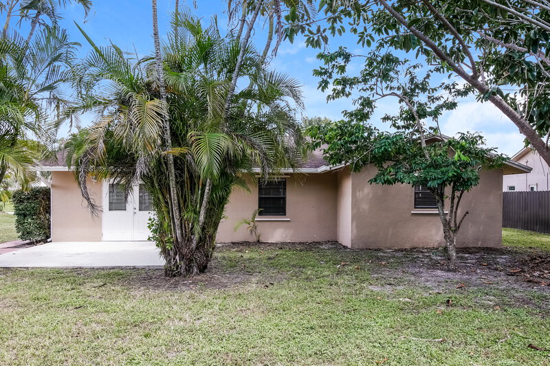 2,860/Mo, 246 Las Palmas St Royal Palm Beach, FL 33411 Rear View