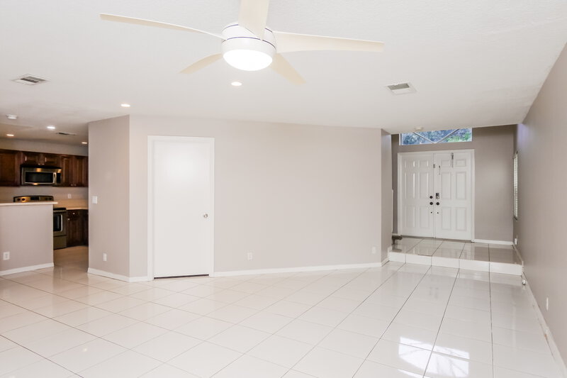3,480/Mo, 4330 SW 82nd Way Davie, FL 33328 Living Room View 2