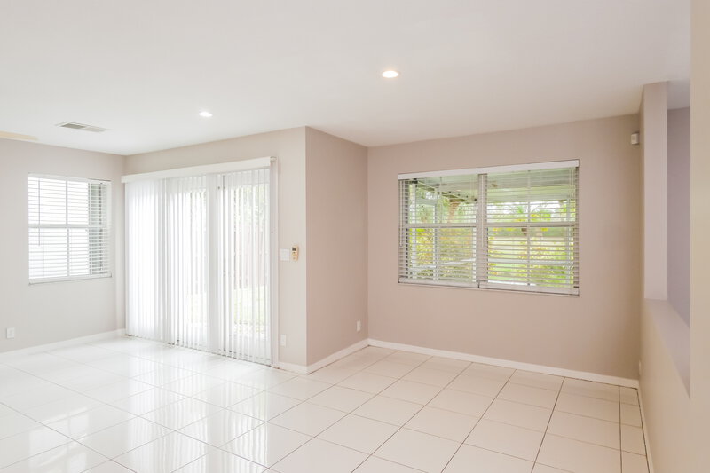 3,480/Mo, 4330 SW 82nd Way Davie, FL 33328 Dining Room View
