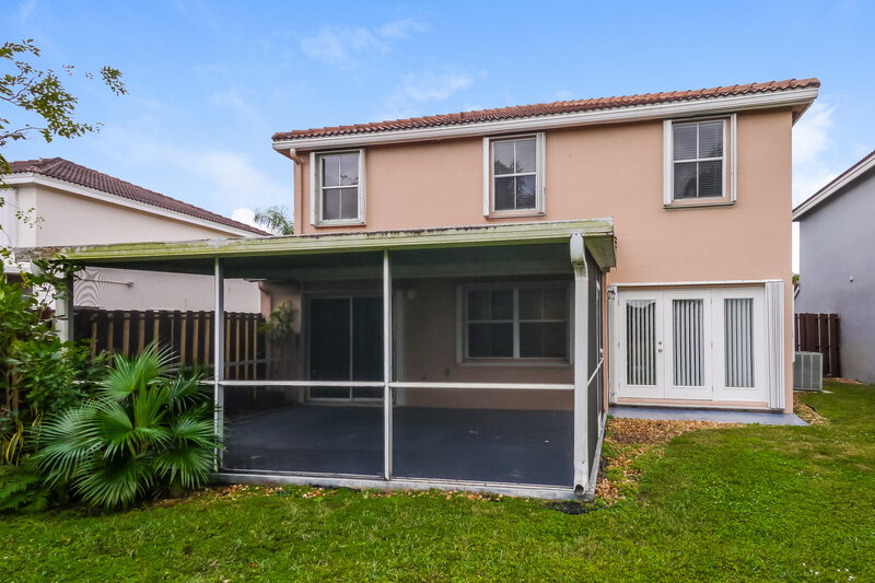 3,480/Mo, 4330 SW 82nd Way Davie, FL 33328 Rear View