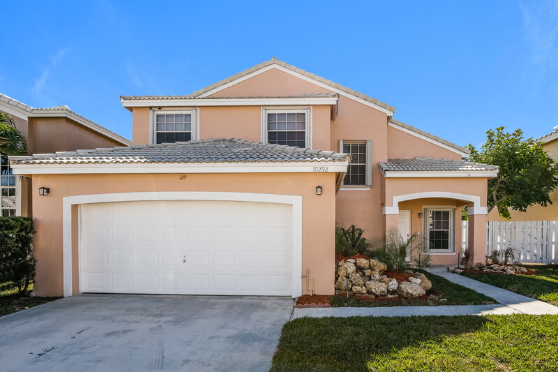 3,205/Mo, 10292 SW 9th Ln Pembroke Pines, FL 33025 External View