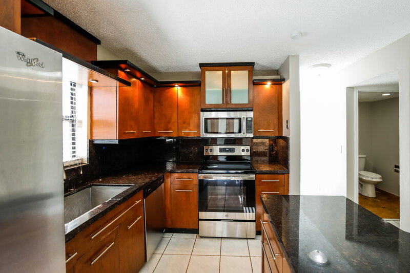 3,205/Mo, 10292 SW 9th Ln Pembroke Pines, FL 33025 Kitchen View