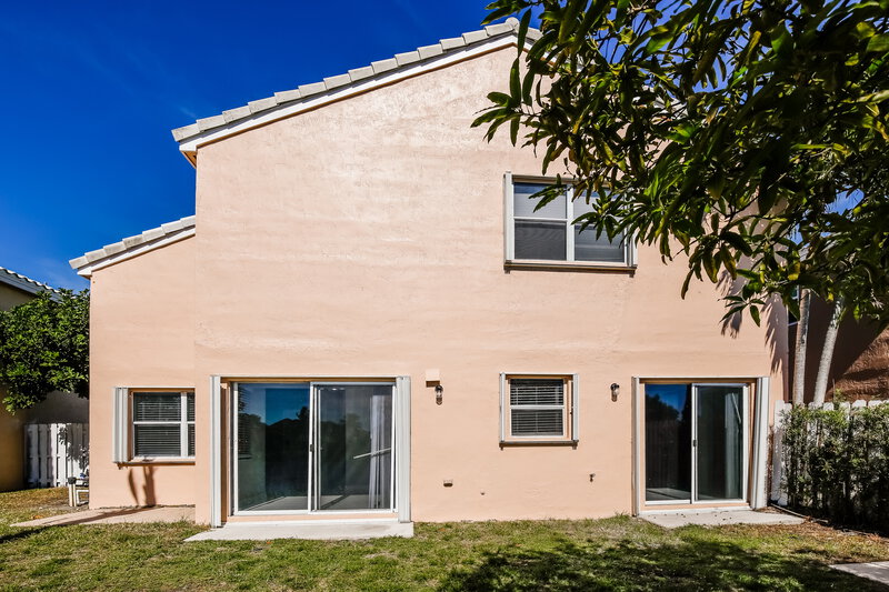 3,205/Mo, 10292 SW 9th Ln Pembroke Pines, FL 33025 Rear View