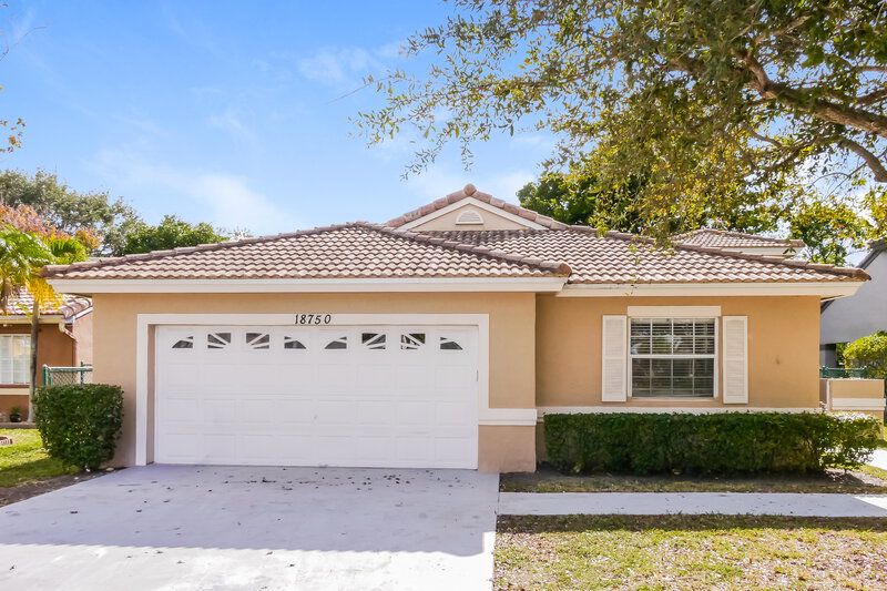 3,275/Mo, 18750 NW 1st St Pembroke Pines, FL 33029 External View