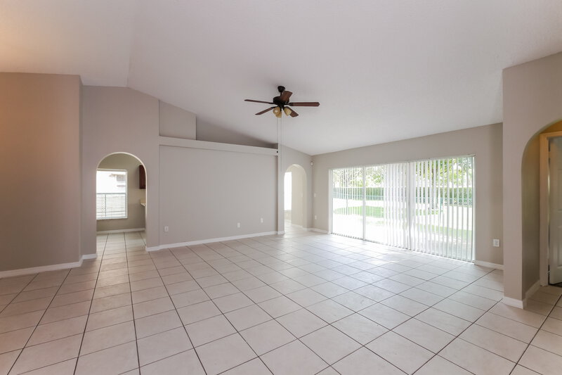 3,275/Mo, 18750 NW 1st St Pembroke Pines, FL 33029 Living Room View