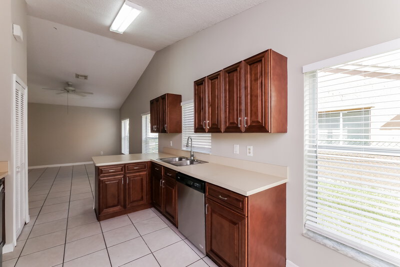3,275/Mo, 18750 NW 1st St Pembroke Pines, FL 33029 Kitchen View