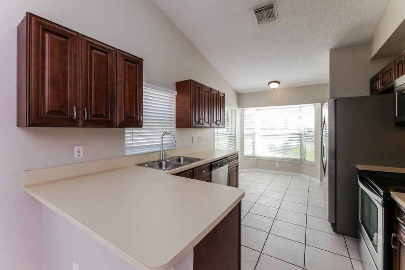 3,275/Mo, 18750 NW 1st St Pembroke Pines, FL 33029 Kitchen View 2