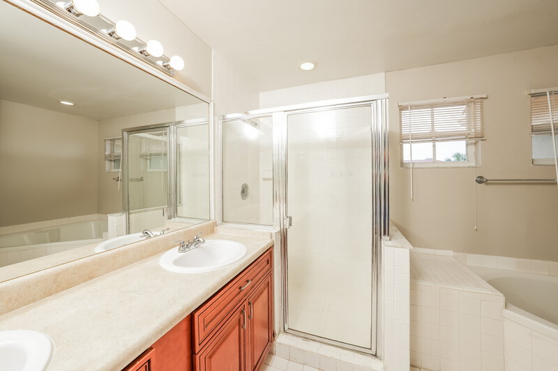 3,795/Mo, 10635 Buttonwood Lake Dr Boca Raton, FL 33498 Main Bathroom View