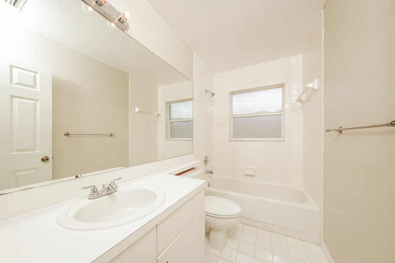 3,795/Mo, 10635 Buttonwood Lake Dr Boca Raton, FL 33498 Bathroom View 2