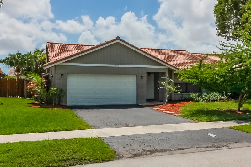 5,260/Mo, 1904 NW 79th Ave Margate, FL 33063 Front View