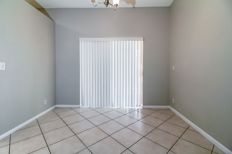5,260/Mo, 1904 NW 79th Ave Margate, FL 33063 Family Room View 2