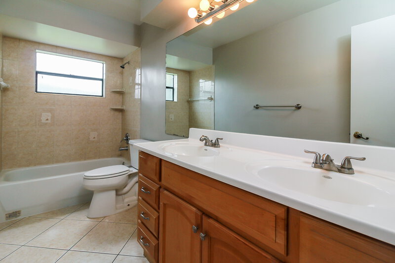 5,260/Mo, 1904 NW 79th Ave Margate, FL 33063 Master Bathroom View