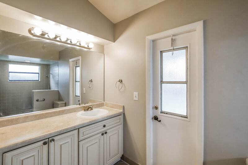3,680/Mo, 1904 NW 79th Ave Margate, FL 33063 Main Bathroom View