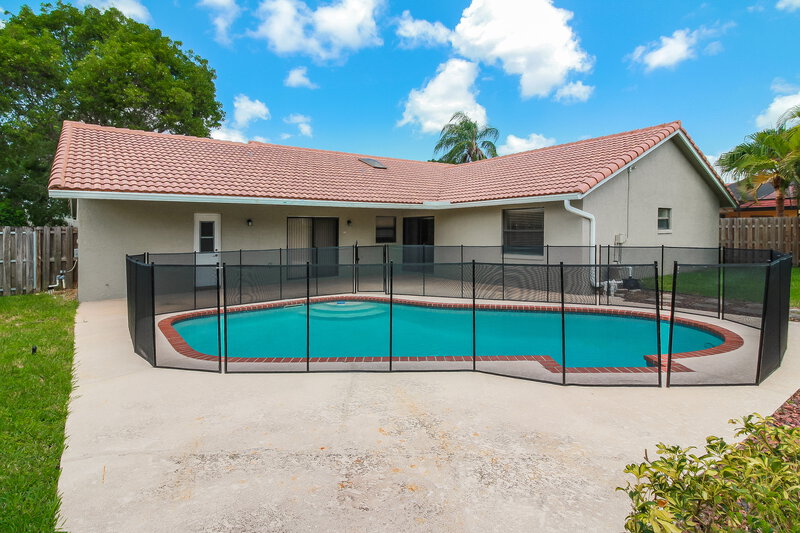 5,260/Mo, 1904 NW 79th Ave Margate, FL 33063 Rear View