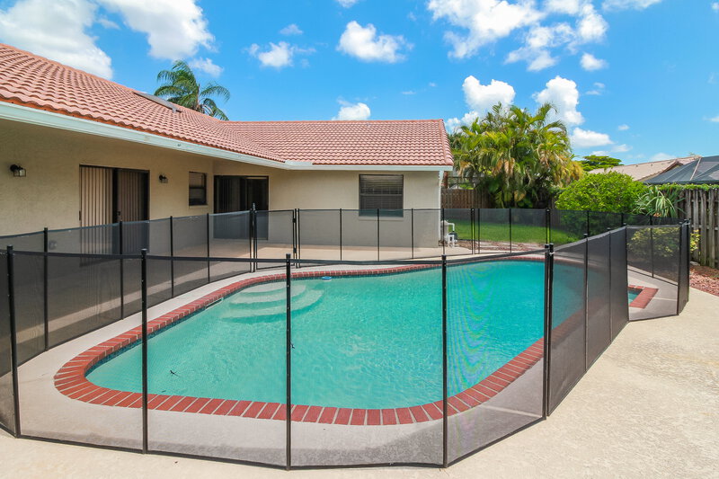 5,260/Mo, 1904 NW 79th Ave Margate, FL 33063 Pool View