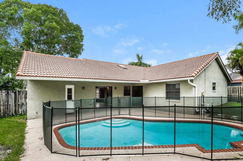 3,680/Mo, 1904 NW 79th Ave Margate, FL 33063 Rear View
