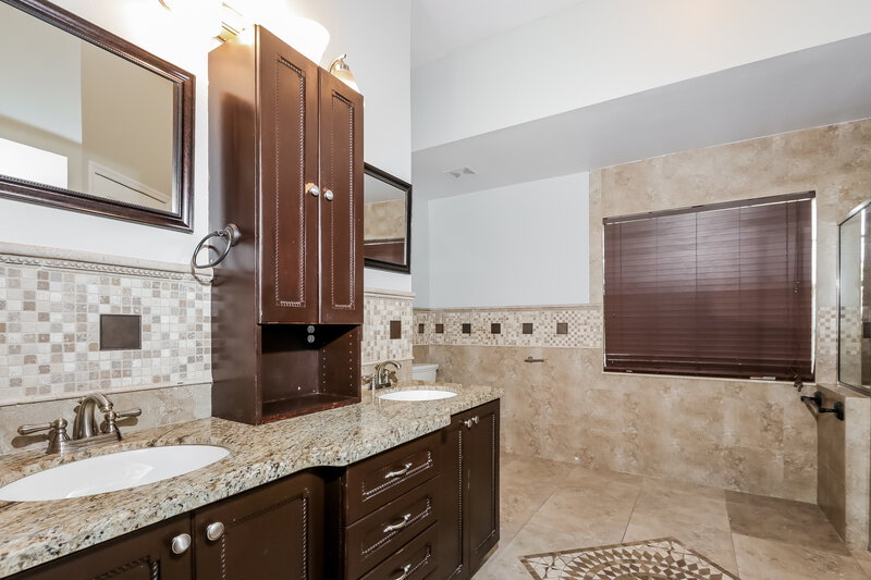 3,850/Mo, 172 Royal Pine Cir S Royal Palm Beach, FL 33411 Main Bathroom View