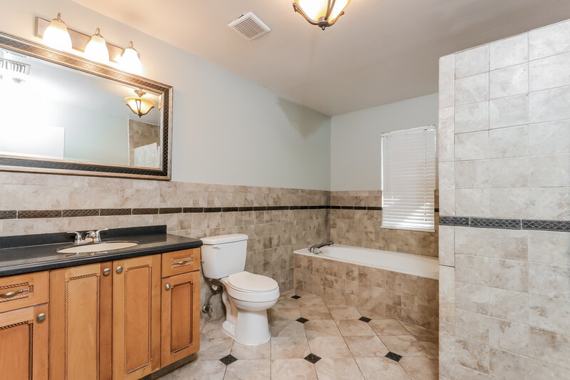 3,850/Mo, 172 Royal Pine Cir S Royal Palm Beach, FL 33411 Bathroom View