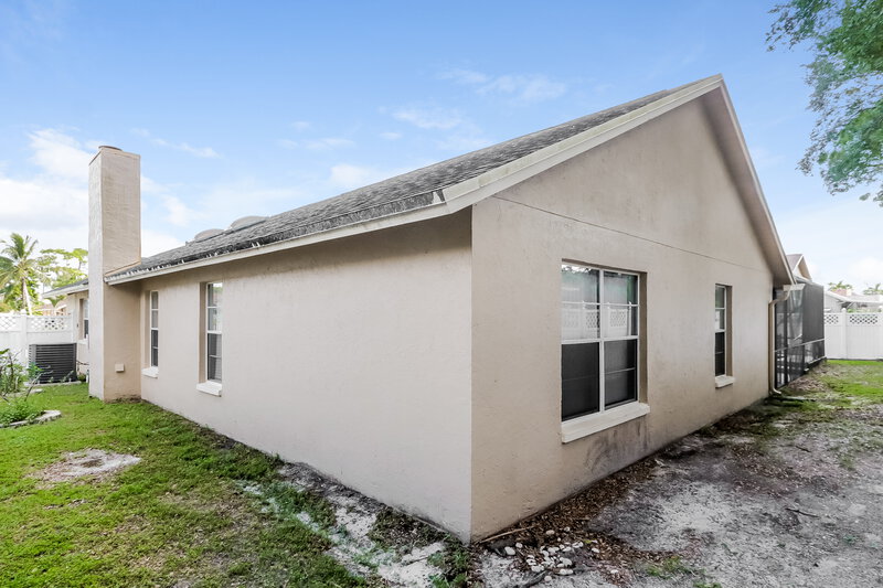 3,850/Mo, 172 Royal Pine Cir S Royal Palm Beach, FL 33411 Rear View 2