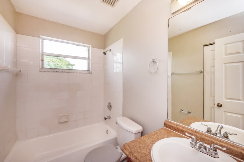 3,525/Mo, 1799 NW 162nd Ave Pembroke Pines, FL 33028 Bathroom View