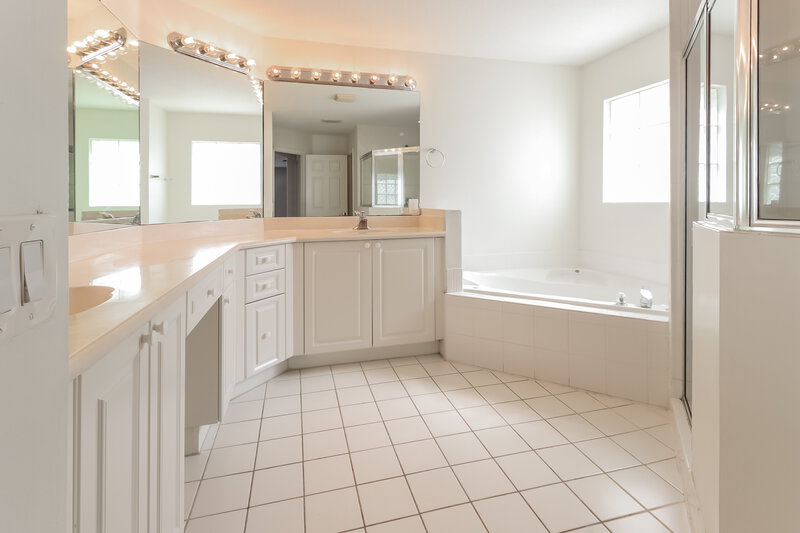 3,075/Mo, 6967 Spider Lily Ln Lake Worth, FL 33462 Main Bathroom View