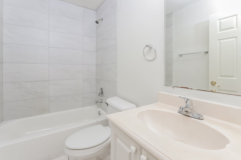 3,075/Mo, 6967 Spider Lily Ln Lake Worth, FL 33462 Bathroom View