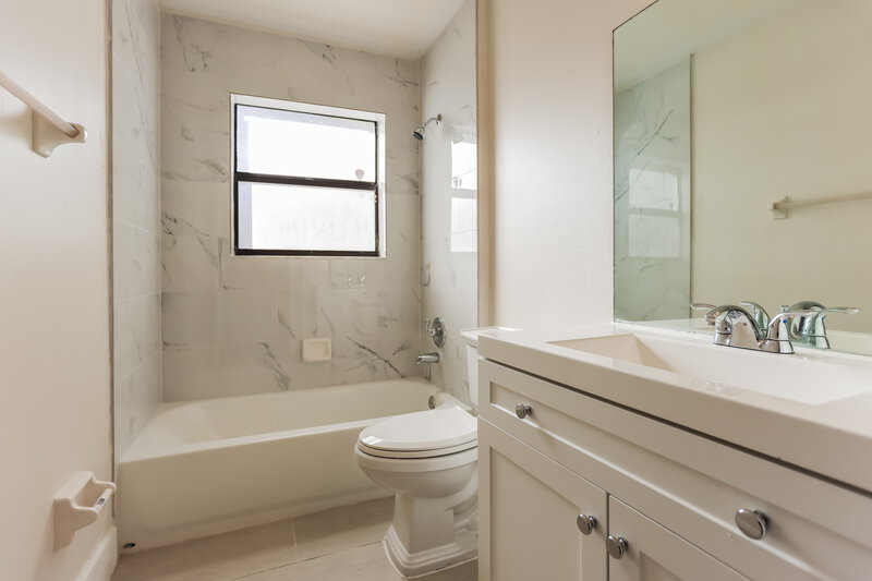 3,435/Mo, 5241 NW 52nd St Coconut Creek, FL 33073 Bathroom View