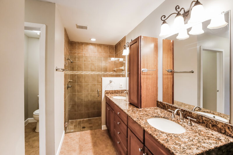 3,555/Mo, 5365 NW 54th St Coconut Creek, FL 33073 Main Bathroom View