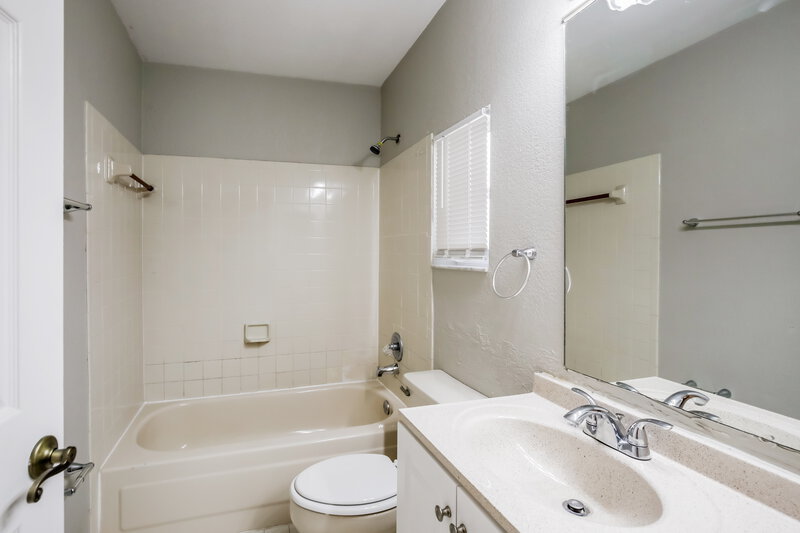 3,555/Mo, 5365 NW 54th St Coconut Creek, FL 33073 Bathroom View