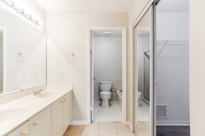 2,945/Mo, 3049 NW 72nd Ave Margate, FL 33063 Main Bathroom View