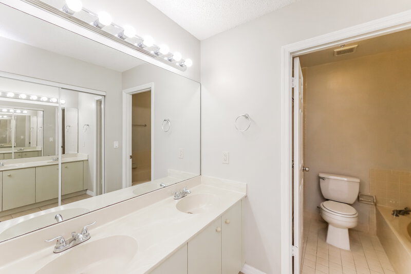 3,085/Mo, 3049 NW 72nd Ave Margate, FL 33063 Main Bathroom View