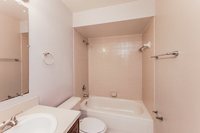 3,085/Mo, 3049 NW 72nd Ave Margate, FL 33063 Bathroom View