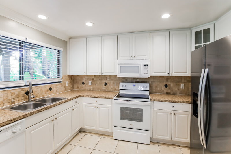 3,455/Mo, 580 NW 38th Ave Deerfield Beach, FL 33442 Kitchen View
