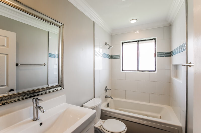 3,455/Mo, 580 NW 38th Ave Deerfield Beach, FL 33442 Bathroom View