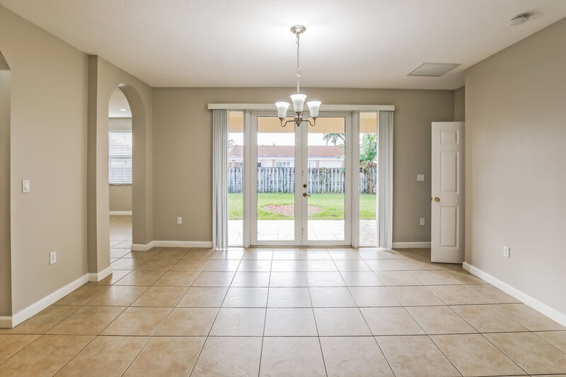 3,545/Mo, 20370 SW 129th Pl Miami, FL 33177 Living Room View