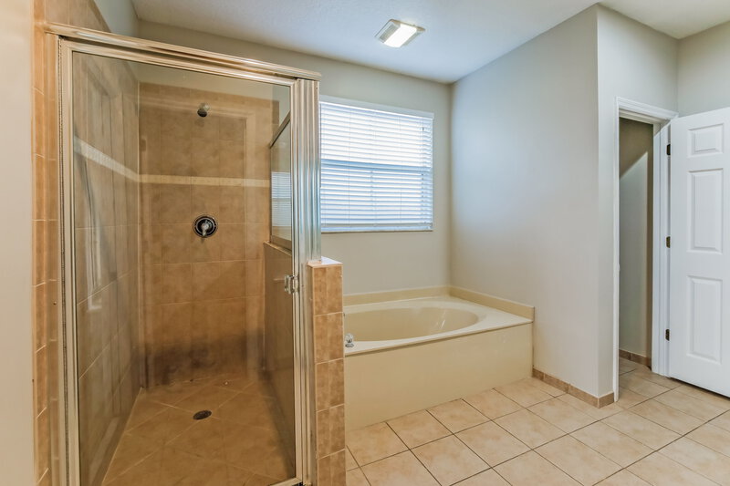 3,545/Mo, 20370 SW 129th Pl Miami, FL 33177 Bathroom View