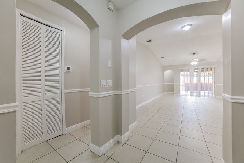 3,690/Mo, 4000 SW 152nd Pl Miami, FL 33185 Foyer View