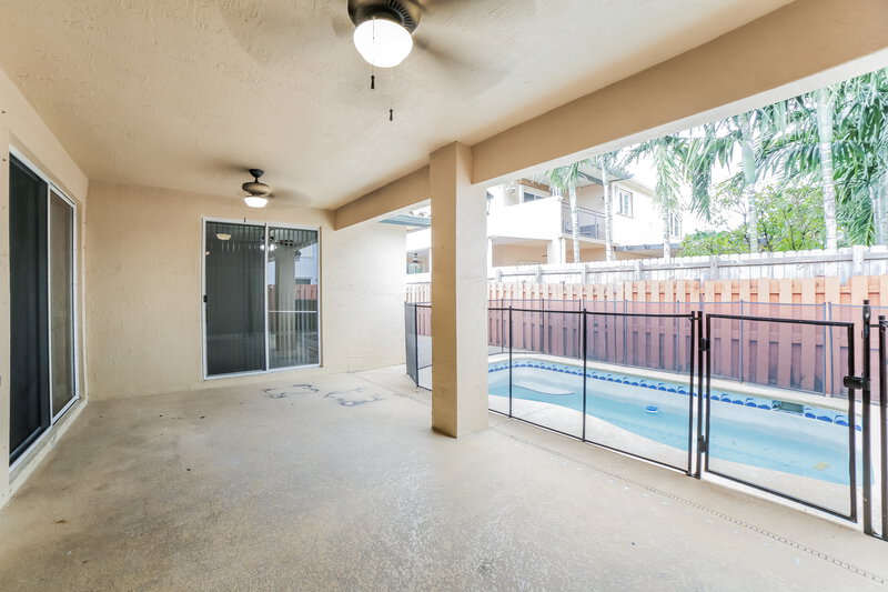 3,690/Mo, 4000 SW 152nd Pl Miami, FL 33185 Covered Patio View