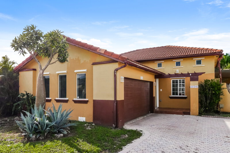 3,165/Mo, 19408 NW 83rd Ave Miami Gardens, FL 33015 External View