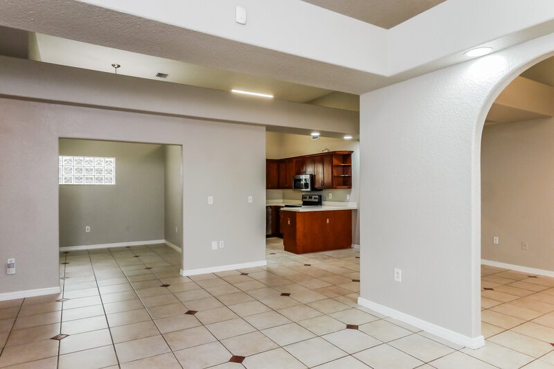 3,165/Mo, 19408 NW 83rd Ave Miami Gardens, FL 33015 Dining Room View 2