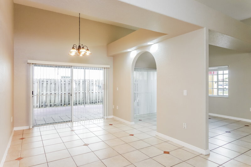 3,165/Mo, 19408 NW 83rd Ave Miami Gardens, FL 33015 Family Room View