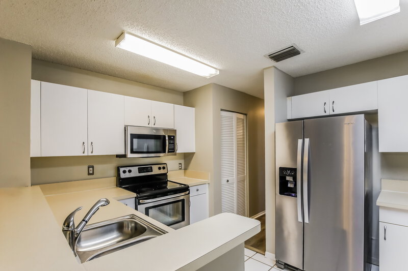 4,185/Mo, 8506 NW 47th St Coral Springs, FL 33067 Kitchen View