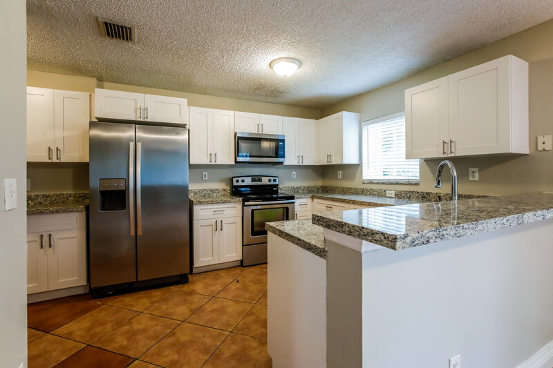 5,310/Mo, 2182 SW 104th Ave Miramar, FL 33025 Kitchen View