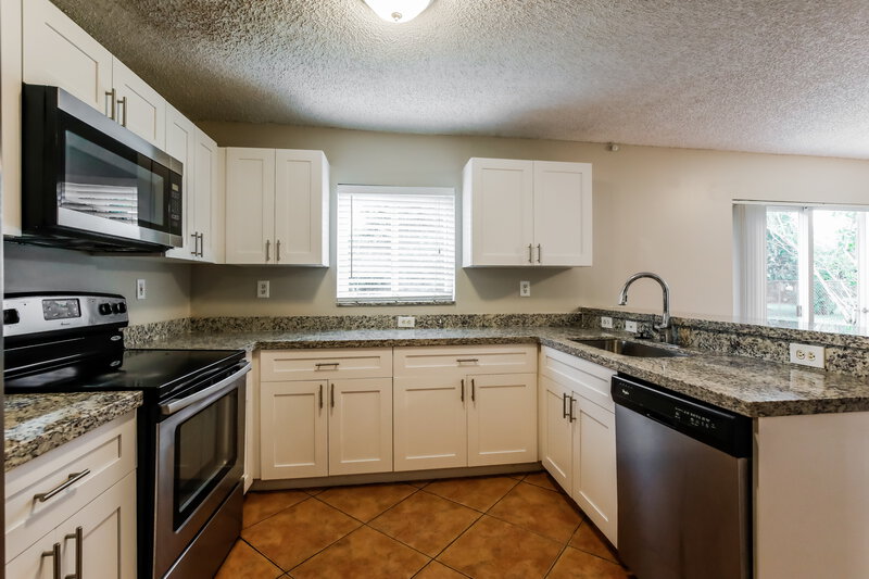5,310/Mo, 2182 SW 104th Ave Miramar, FL 33025 Kitchen View 2