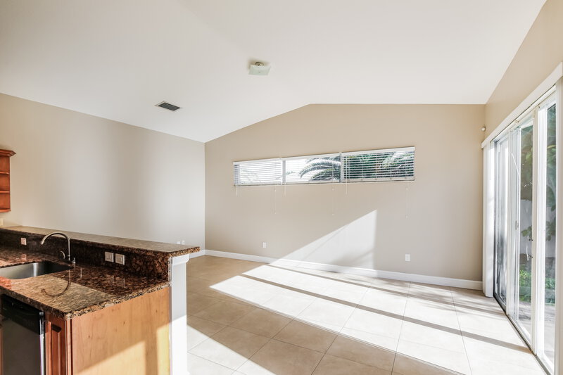 3,605/Mo, 15618 SW 112th Dr Miami, FL 33196 Dining Room View