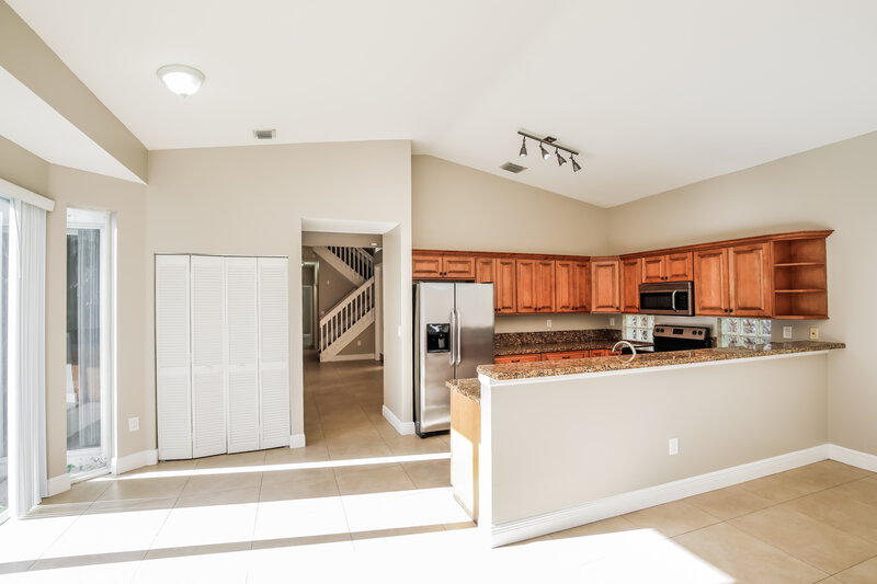 3,605/Mo, 15618 SW 112th Dr Miami, FL 33196 Kitchen View