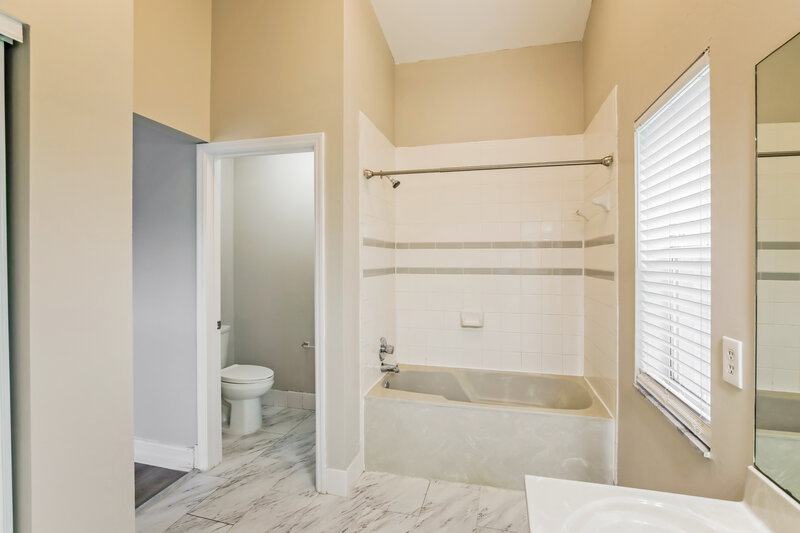 3,370/Mo, 13010 SW 19th Dr Miramar, FL 33027 Main Bathroom View 2