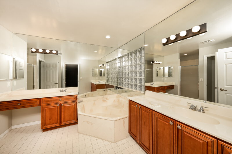 3,320/Mo, 23410 Serene Meadow Dr S Boca Raton, FL 33428 Main Bathroom View