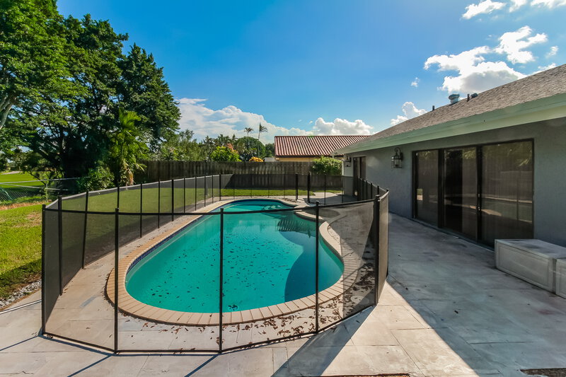 3,425/Mo, 19480 Hampton Dr Boca Raton, FL 33434 Pool View