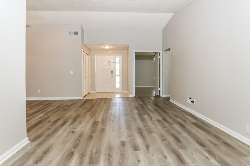 3,250/Mo, 147 Viscaya Ave Royal Palm Beach, FL 33411 Living Room View 2